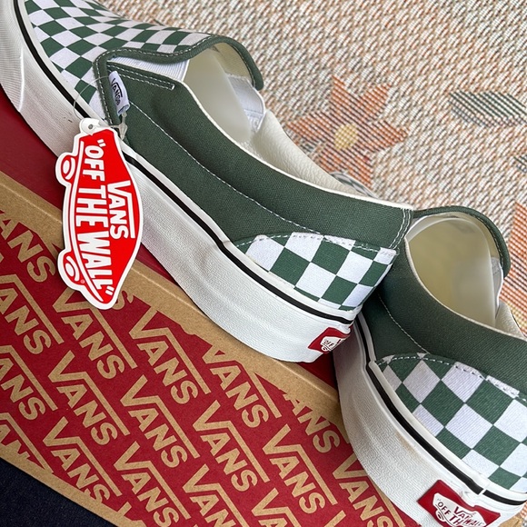 Vans Men’s Classic Slip-0n
Color Theory Checkerboard
VN0A5JMHYQW
Sneakers - Picture 15 of 16